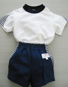 暁の星幼稚園制服